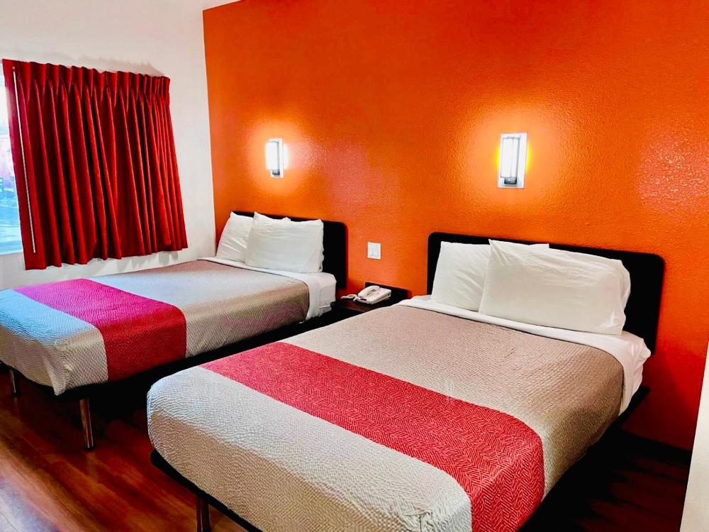 Deluxe Quadruple Room interior
